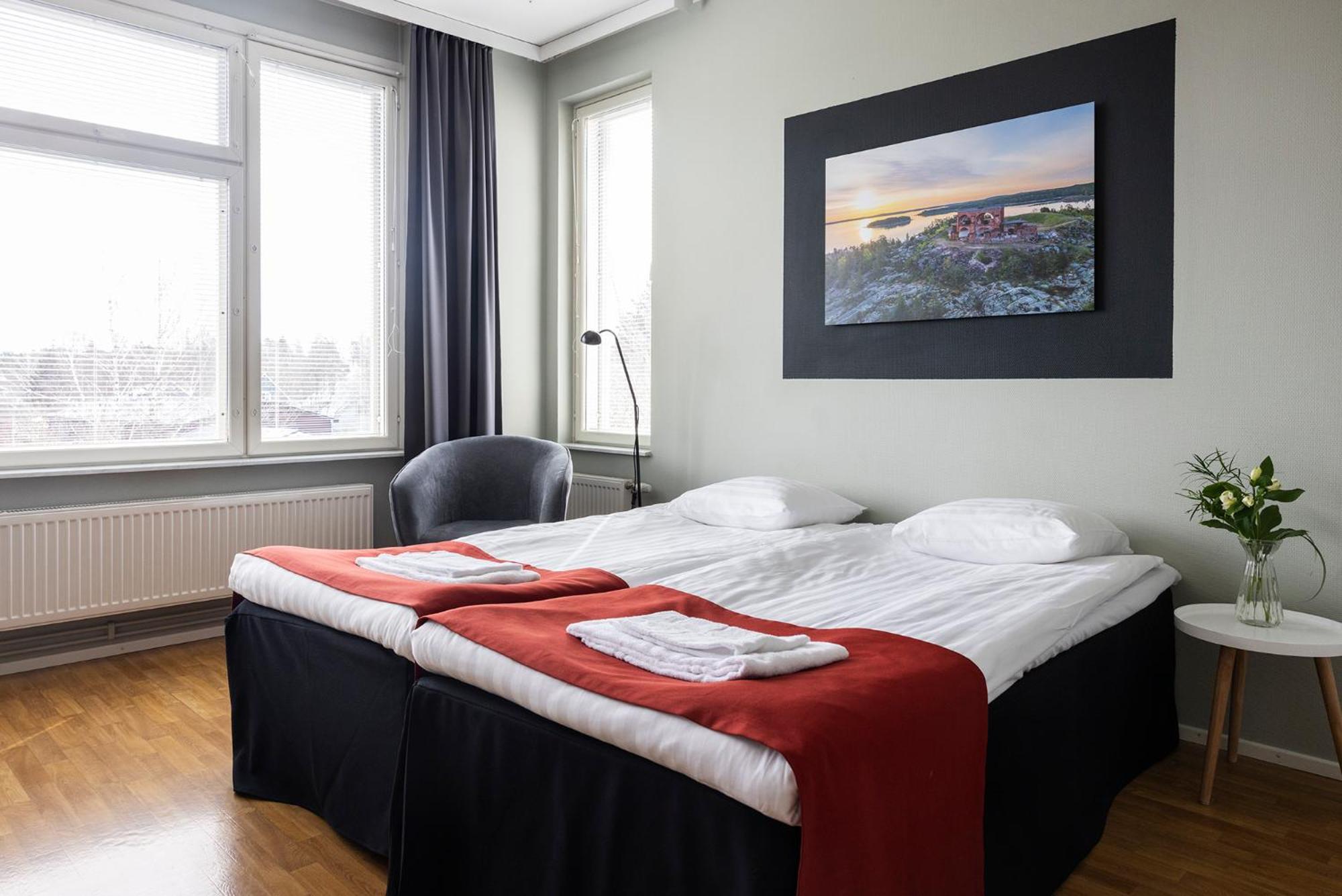 Strandnaes Hotell مارييهامن الغرفة الصورة