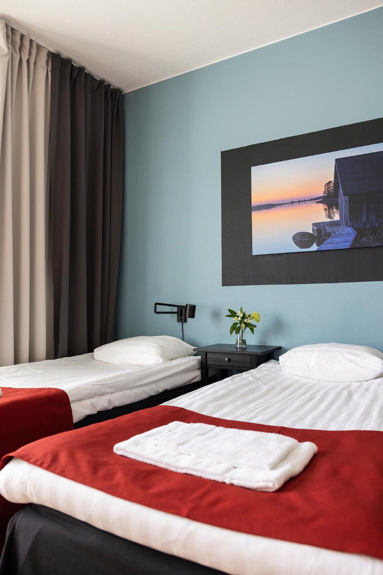 Strandnaes Hotell مارييهامن الغرفة الصورة